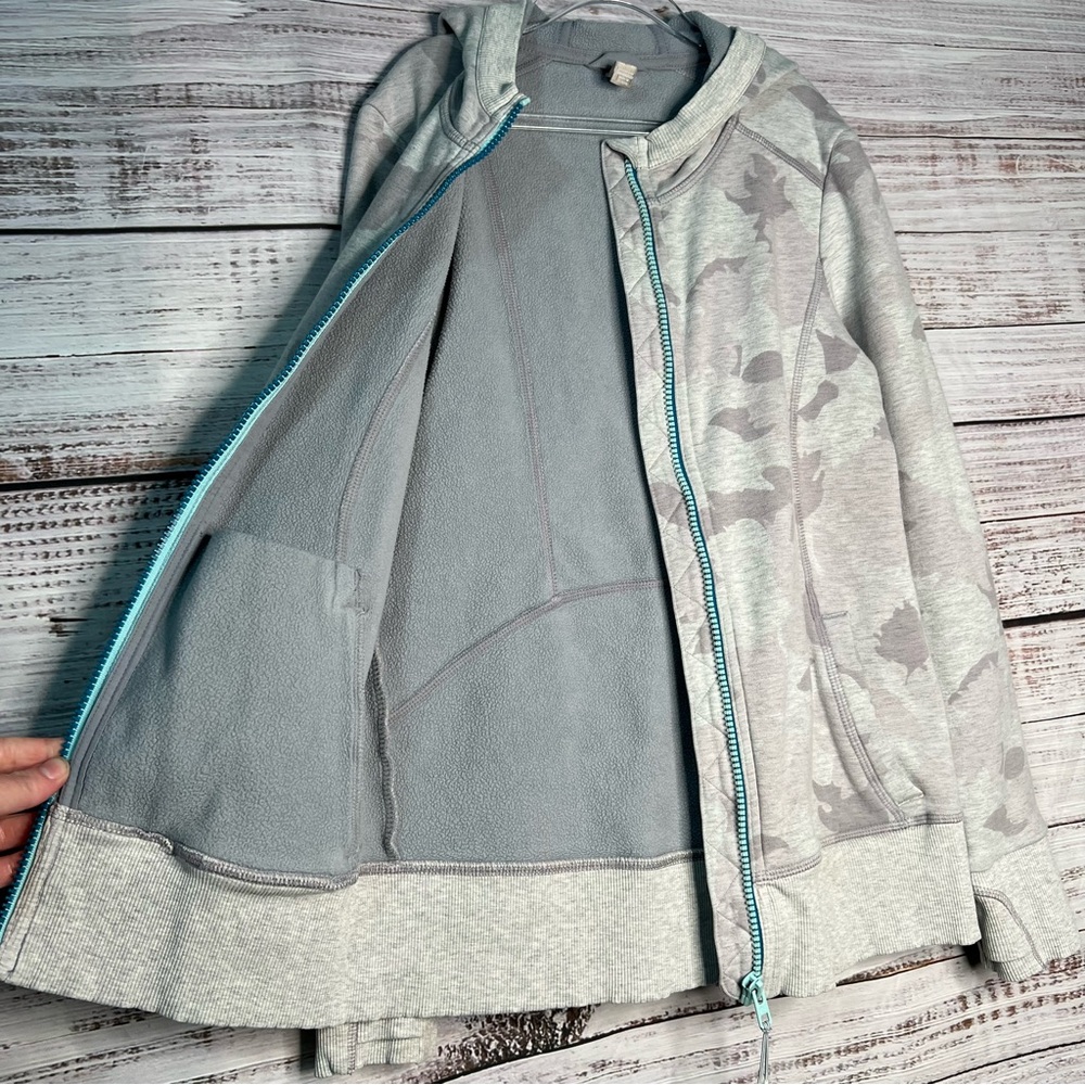 Athleta Girl Large 12 Gray Camo‎ Full Zip Up Hoodie with Thumb Holes - Picture 5 of 9